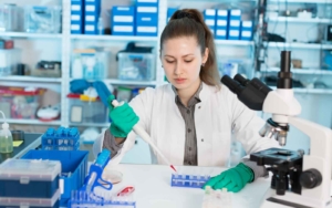 woman in a life sciences pharmaceutical lab